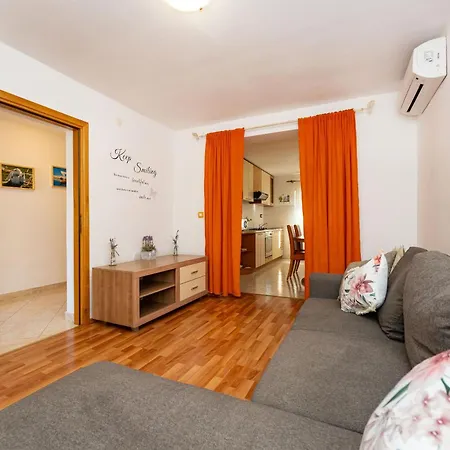 Branimir Apartment *